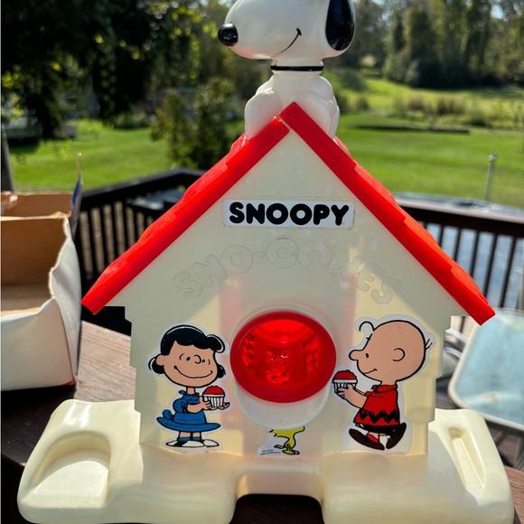 Snoopy Sno-Cone maker - Picture 5 of 5
